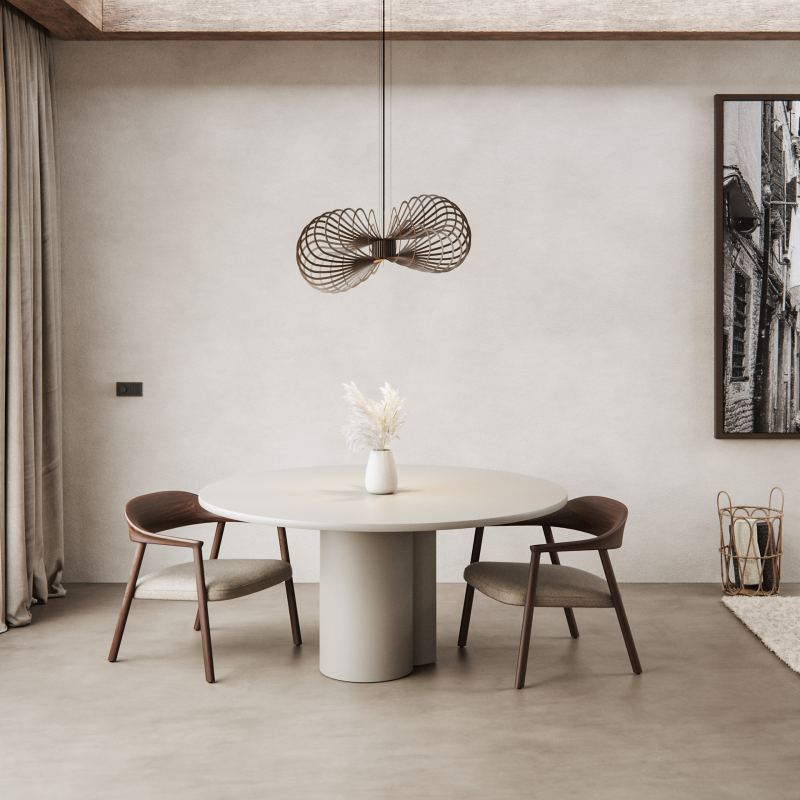 Moderne setting met Martani plafonnière boven tafel